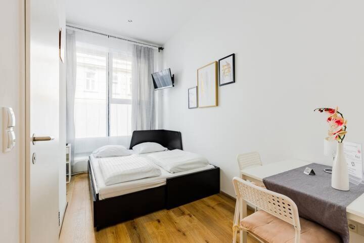 Budget Rooms West With Shared Kitchen Wien Exterior foto