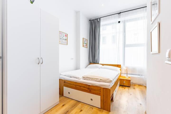 Budget Rooms West With Shared Kitchen Wien Exterior foto
