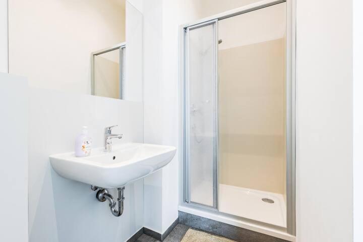 Budget Rooms West With Shared Kitchen Wien Exterior foto